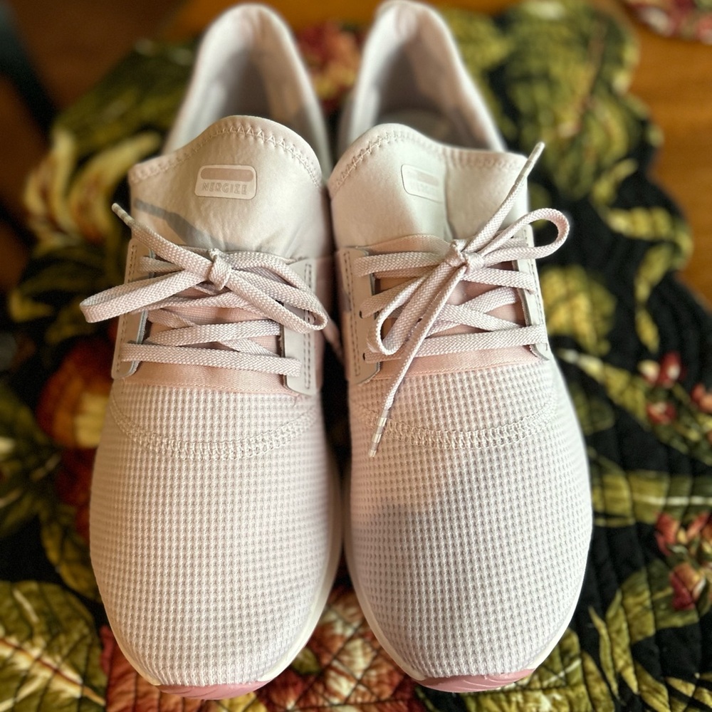 New Balance Nergize cross trainer NWOT